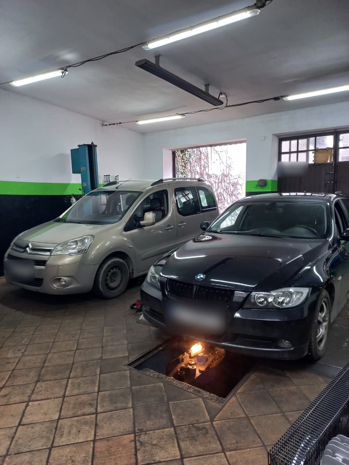 Citroën Berlingo i BMW serii 3 w warsztacie
